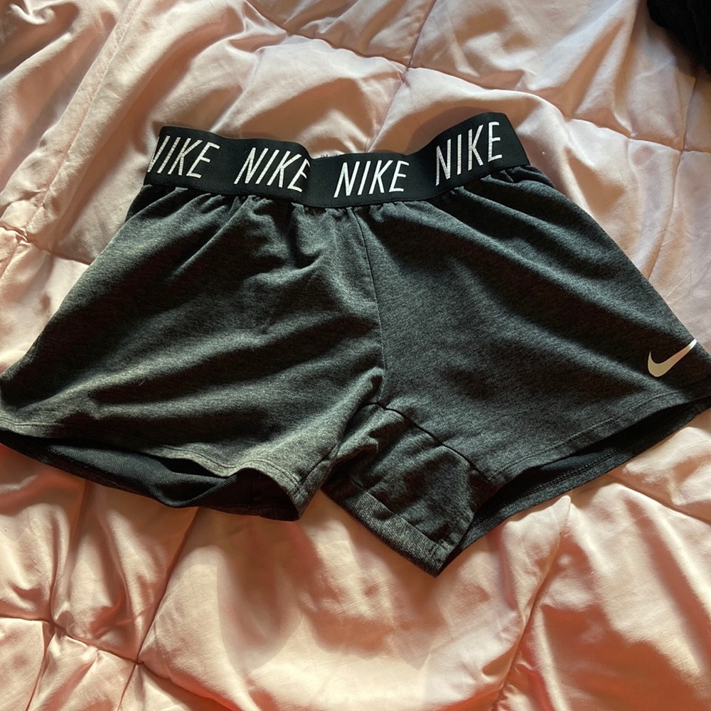 NIKE GIRLS RUNNING SHORTS
